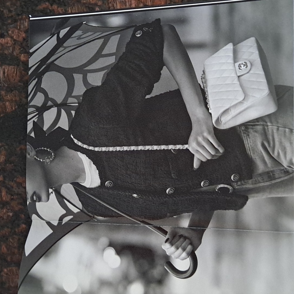 Chanel Iconic Book - Picture 7 of 8